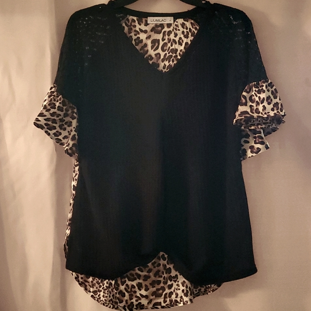 Liumilac black and cheetah print small blouse